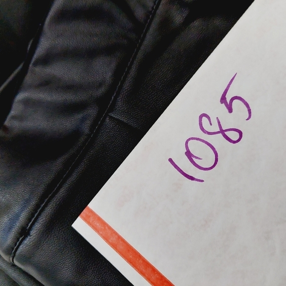 Blank NYC Black Vegan Leather Classic Look Skinny Zip Pockets Moto Pants P1085 - Picture 8 of 8